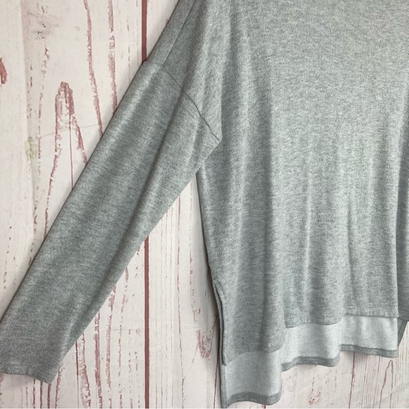 Lucky Brand S Small Basic Turtle Neck Top Gray Lightweight Stretch High Low Hem - Picture 4 of 8